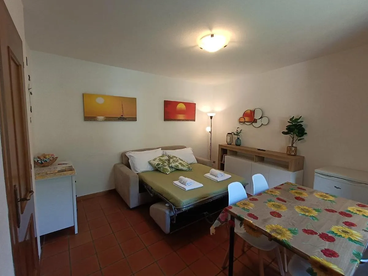Riva Bianca Castle Holiday Home 리에르나 0*,