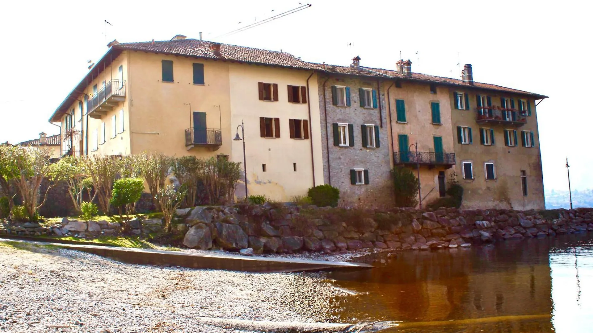 Riva Bianca Castle Holiday Home 리에르나